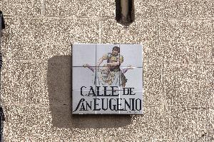 Madryt - ceramiczna tabliczka z nazwą ulicy