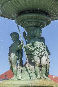 Warszawa - fontanna na Muranowie