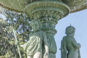 Warszawa - fontanna na Muranowie