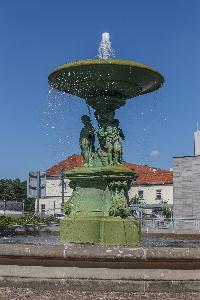 Warszawa - fontanna na Muranowie