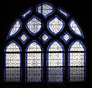 Paryż - kościół Saint-Étienne-du-Mont - okno witrażowe w kaplicy