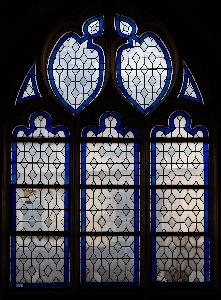 Paryż - kościół Saint-Étienne-du-Mont - okno witrażowe w kaplicy