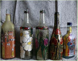 Butelki malowane.