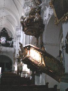Trzebnica - ambona barokowa w kościele św. Bartłomieja