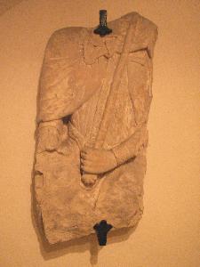 Trzebnica - fragment romańskiej rzeźby