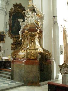 Trzebnica - kościół pw. św. Bartłomieja, rzeźba św. Elżbiety
