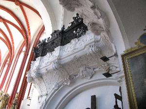 Trzebnica - Empora barokowa w kościel św. Bartłomieja