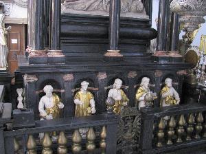 Trzebnica - Sarkofag św. Jadwigi, Apostołowie