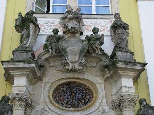Trzebnica - portal ze św. Jadwigą, klasztor pocysterski