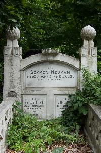 Warszawa - cmentarz żydowski - nagrobek rodziny Cohn i Neuman