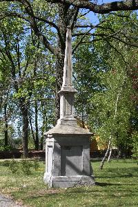 Trzemeszno - figura przykościelna