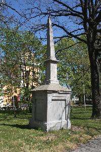 Trzemeszno - figura przykościelna
