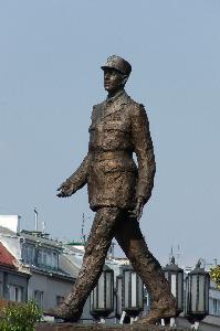 Warszawa - pomnik Charlesa de Gaulle