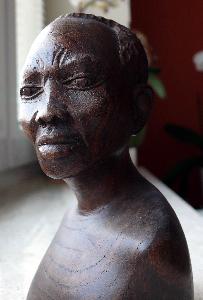 Kobieta afrykańska - figurka drewniana.