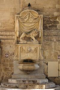Valletta - fontanna