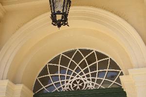 Valletta - nadświetle z krzyżem maltańskim