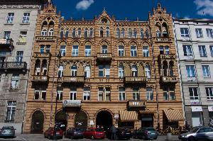 Warszawa - kamienica Wł. Ławrynowicza