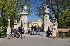 Warszawa - Pałac w Wilanowie - brama wjazdowa