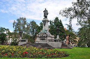 Warszawa - pomnik Adama Mickiewicza