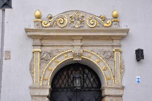 Warszawa - portal kamienicy "Pod św. Anną"