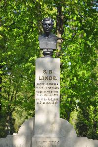 Warszawa - nagrobek Samuela Bogumiła Lindego
