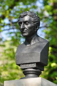 Warszawa - nagrobek Samuela Bogumiła Lindego