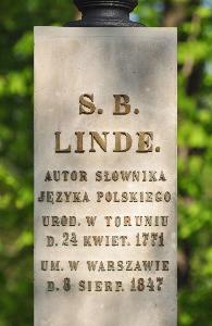 Warszawa - nagrobek Samuela Bogumiła Lindego