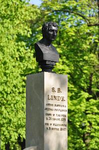 Warszawa - nagrobek Samuela Bogumiła Lindego