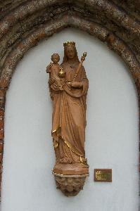 Figura Matki Boskiej z dzieciątkiem w Gniewkowie