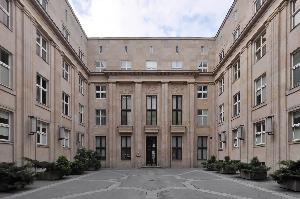 Warszawa - d. Gmach Ministerstwa Wyznań Religijnych i Oświecenia Publicznego