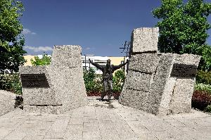 Warszawa - pomnik przy ul. Namysłowskiej