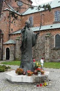 Płock - pomnik Jana Pawła II