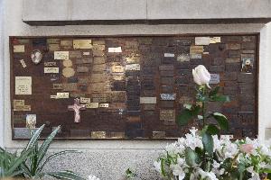 Warszawa - kościół Niepokalanego Poczęcia Najświętszej Marii Panny, tabliczki wotywne