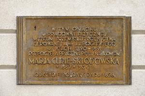Warszawa - tablica pamiątkowa Marii Skłodowskiej-Curie