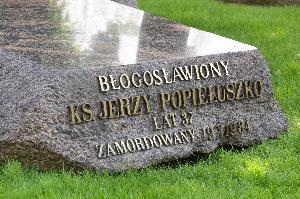 Warszawa - grób bł. ks. Jerzego Popiełuszki