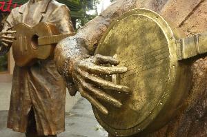 Warszawa - pomnik praskiej kapeli podwórkowej