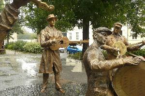 Warszawa - pomnik praskiej kapeli podwórkowej