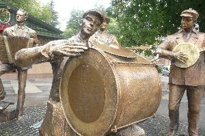 Warszawa - pomnik praskiej kapeli podwórkowej