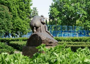 Warszawa - rzeźba Macierzyństwo