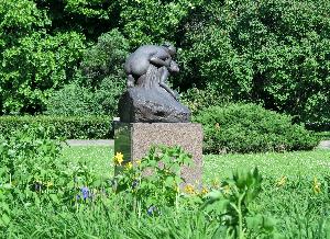 Warszawa - rzeźba Macierzyństwo