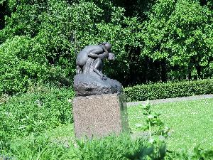 Warszawa - rzeźba Macierzyństwo