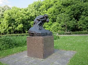 Warszawa - rzeźba Macierzyństwo