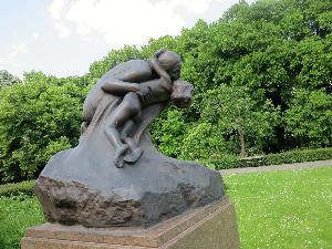 Warszawa - rzeźba Macierzyństwo
