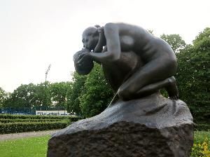 Warszawa - rzeźba Macierzyństwo