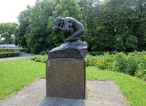 Warszawa - rzeźba Macierzyństwo
