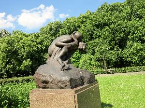 Warszawa - rzeźba Macierzyństwo