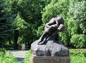 Warszawa - rzeźba Macierzyństwo