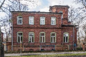 Unisław - budynek mieszkalny przy dawnej cukrowni