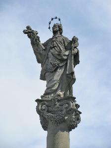 Trzebnica - figura św. Jana przy pocysterskim kościele św. Bartłomieja