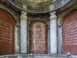 Warszawa - cmentarz żydowski - Mauzoleum Trzech Pisarzy